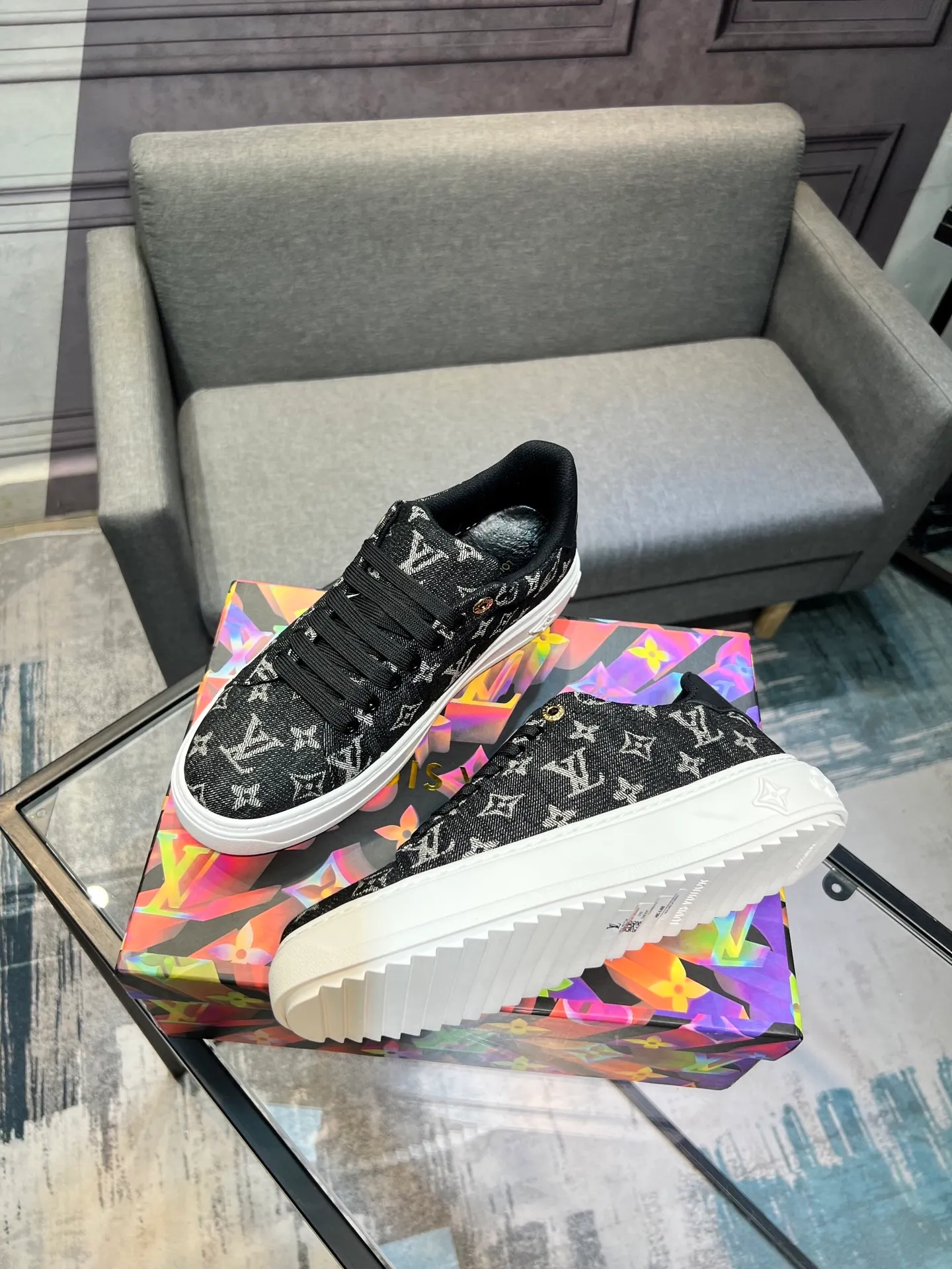 Men's Men's Shoes 💰540 LV Louis Vuitton. The latest fashionable casual shoes are popular in physical stores. The new spring and summer comfortable imported custom patent leather plus cowhide, cowhide mesh, and unique jacquard fabric element design. With sheepskin lining, Lv original base, [sun][sun] high-end packaging and high quality💪Details determine quality, welcome to compare🇮🇹Code number 38-44, 45 can be customized